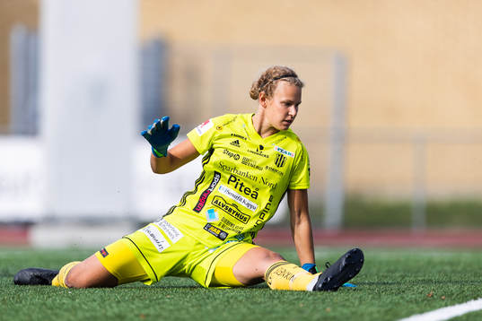 Piteås målvakt Cajsa Andersson deppar