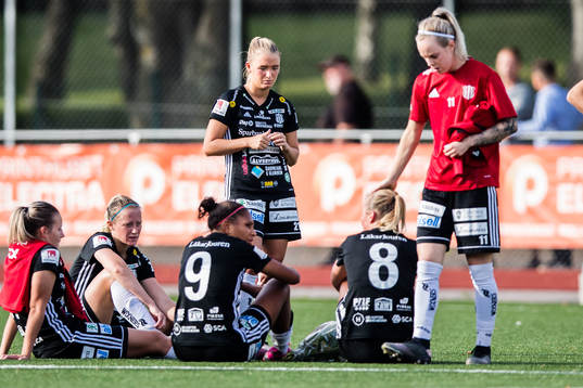 Piteås Ronja Aronsson deppar med lagkamrater
