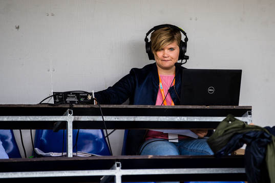 Damallsvenskans tv-sändnings kommentator Frida Ardemark