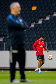 Joshua King of Norway and Lars Lagerbäck, head coach of