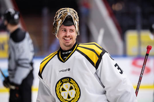 Brynäs målvakt Joacim Eriksson jublar