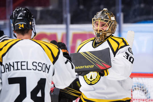 Brynäs målvakt Joacim Eriksson jublar
