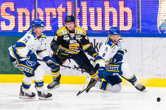 Leksands David Rundqvist och Filip Johansson i kamp