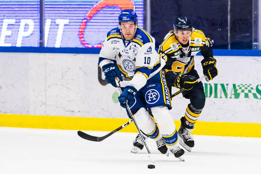 Leksands Johan Fransson jagas av Södertäljes Måns