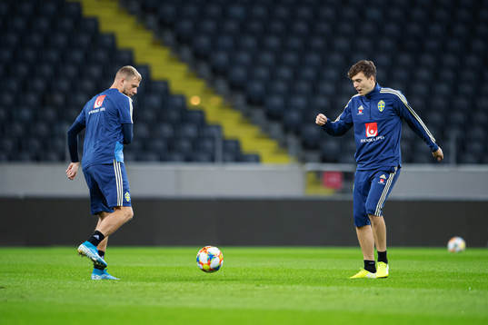 John Guidetti and Victor Nilsson Lindelöf of the Swedish