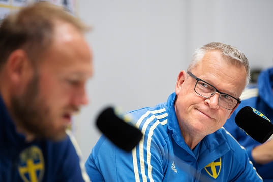 Bläddra bland fler bilder av Football, UEFA Euro Qualifier, Sweden, press conference & mixed zone