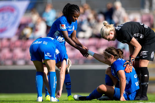 Eskilstunas Shannon Woeller har ont