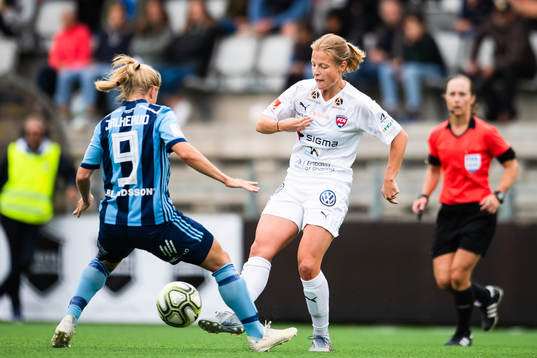 Djurgårdens Mia Jalkerud och Rosengårds Anna Anvegård