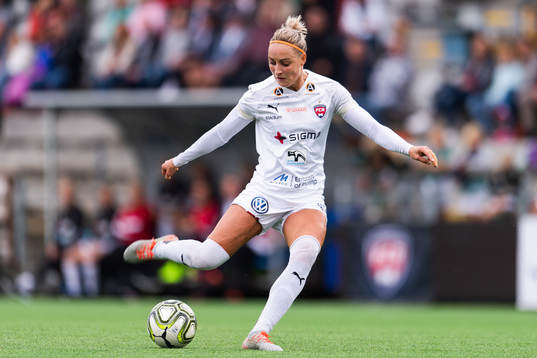Rosengårds Sanne Troelsgaard skjuter