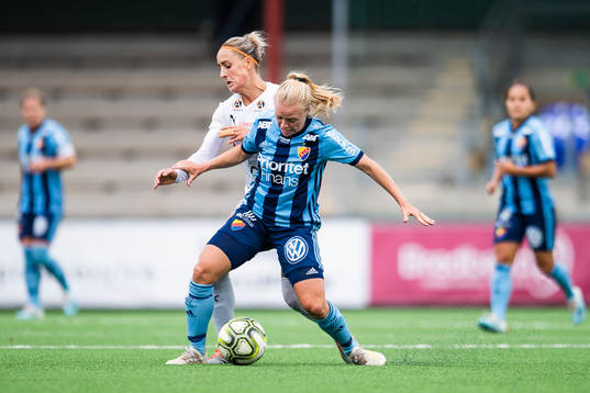 Rosengårds Sanne Troelsgaard och Djurgårdens Mia Jalkerud