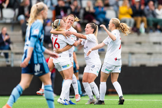 Rosengårds Hailie Mace jublar med lagkamrater