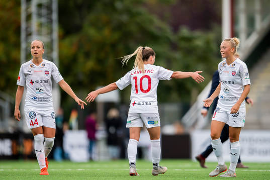 Rosengårds Jelena Cankovic tackar Malin Levenstad och