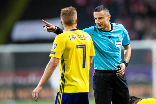 Sebastian Larsson of Sweden have a discussion with referee