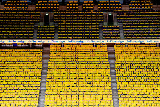 Swedish coloured jerseys in the stands