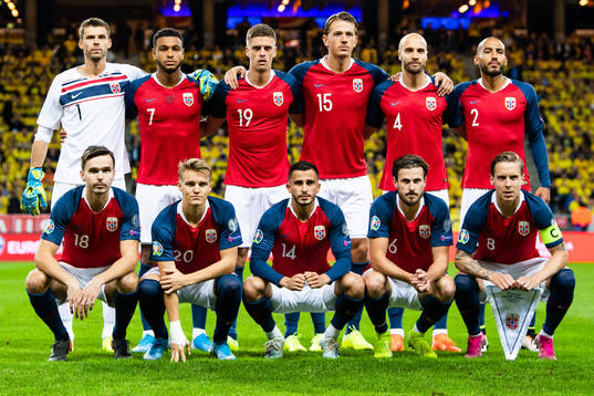 Goalkeeper Rune Almenning Jarstein (2nd row), Joshua King,