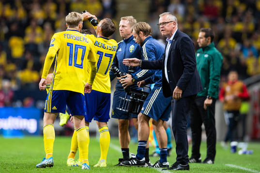 Emil Forsberg and Pierre Bengtsson talk to Janne Andersson,