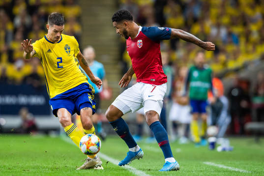 Mikael Lustig of Sweden and Joshua King of Norway compete