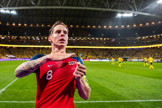 Stefan Johansen of Norway celebrate with teammates