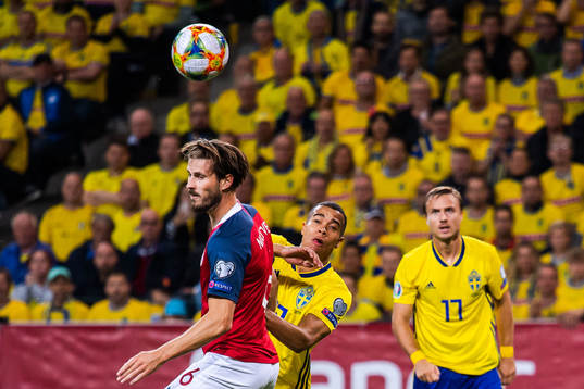 Robin Quaison of Sweden and Håvard Nordtveit of Norway
