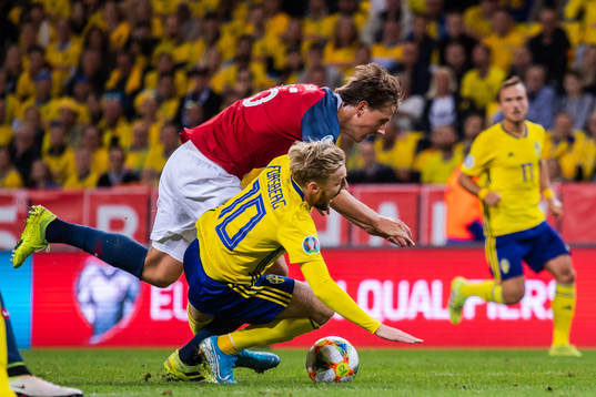 Emil Forsberg of Sweden and Sander Berge of Norway