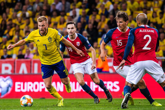 Sebastian Larsson of Sweden against Ole Kristian Selnæs,