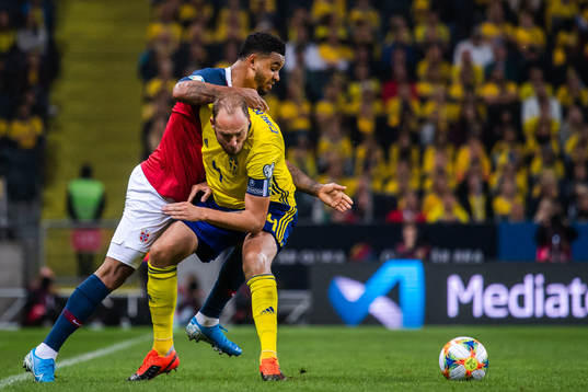 Joshua King of Norway and Andreas Granqvist of Sweden