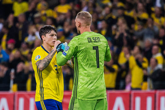 Victor Nilsson Lindelöf and goalkeeper Robin Olsen of