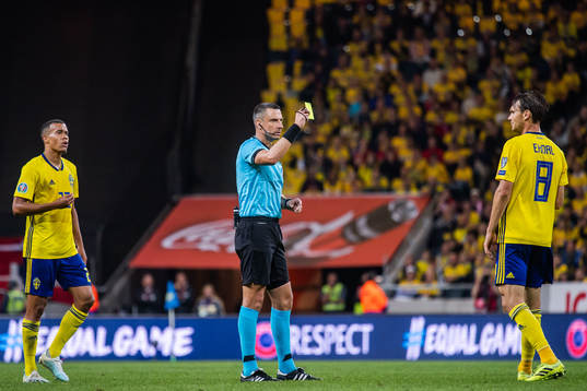 Albin Ekdal receives a varning from referee Slavko Vincic