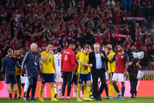 Sebastian Larsson and Janne Andersson, head coach of Sweden