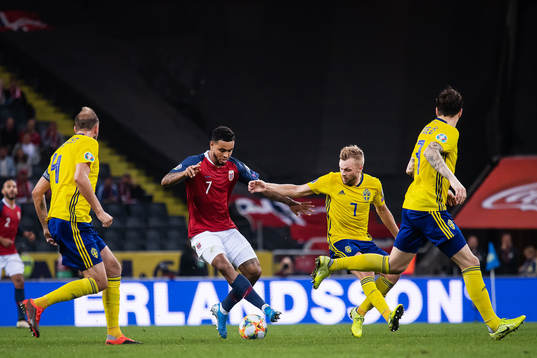Joshua King of Norway and Sebastian Larsson of Sweden