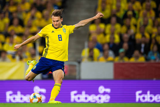 Albin Ekdal of Sweden shoots