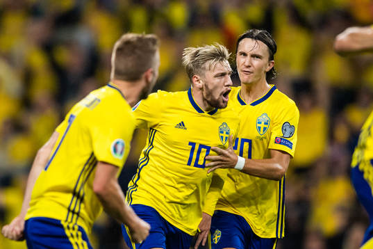 Emil Forsberg of Sweden celebrate with team mates