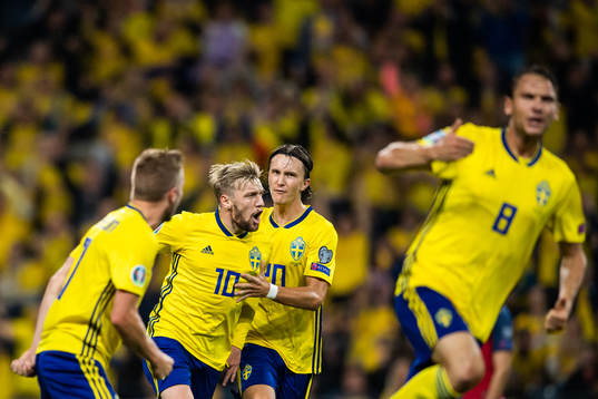 Emil Forsberg of Sweden celebrate with team mates