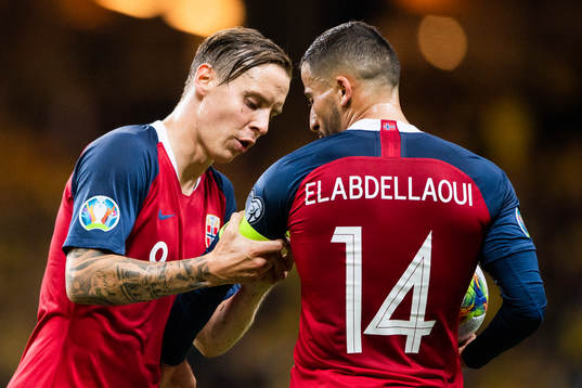 Stefan Johansen leaves the captain armband to Omar