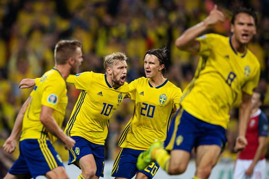 Emil Forsberg (#10) of Sweden celebrates with teammates