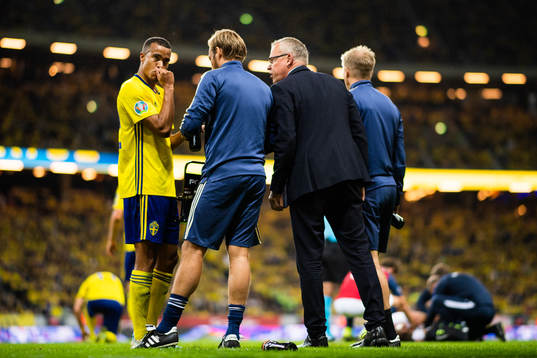 Robin Quaison and Janne Andersson, head coach of Sweden