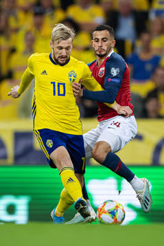 Emil Forsberg of Sweden and Omar Elabdellaoui of Norway