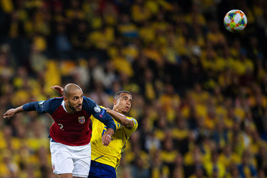 Haitam Aleesami of Norway and Robin Quaison of Sweden