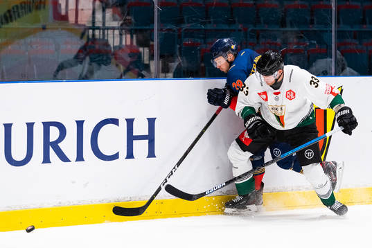 Sebastian Strandberg of Djurgården and Michael Kolarz of