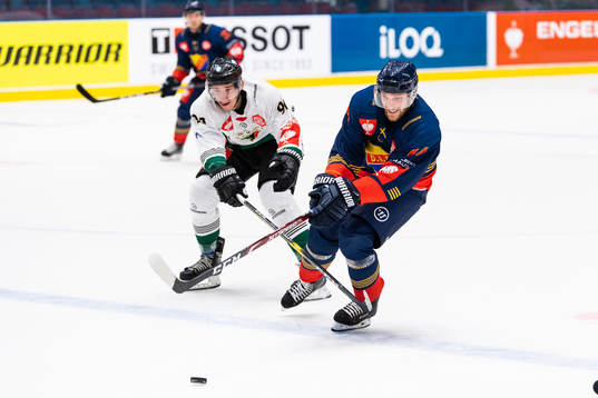 Bartlomij Jeziorski of GKS Tychy and Tom Wandell of