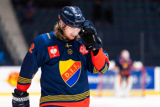 Manuel Ågren of Djurgården looks dejected