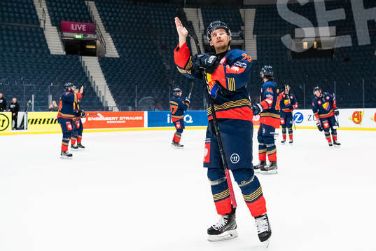 Sebastian Strandberg of Djurgården recognizes the audience