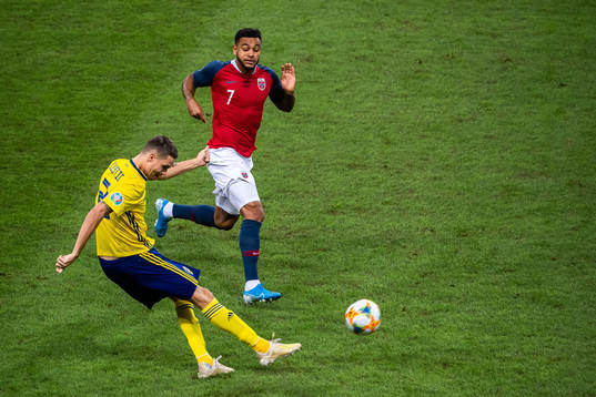 Mikael Lustig of Sweden and Joshua King of Norway