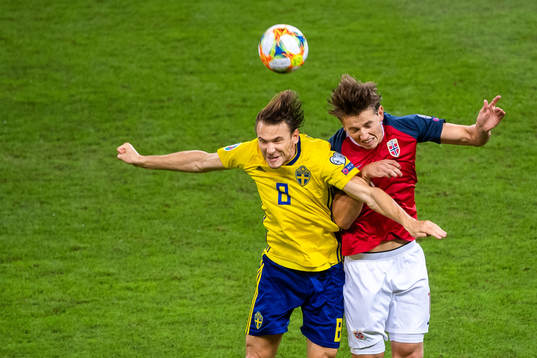 Albin Ekdal of Sweden and Sander Berge of Norway