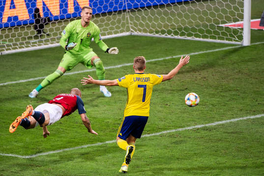 Tore Reginiussen of Norway against goalkeeper Robin Olsen