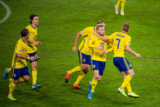 Emil Forsberg of Sweden celebrate with teammates