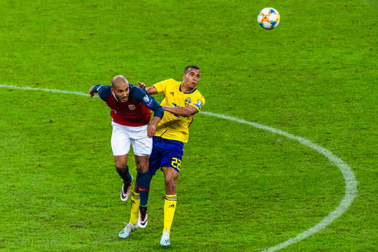 Haitam Aleesami of Norway and Robin Quaison of Sweden