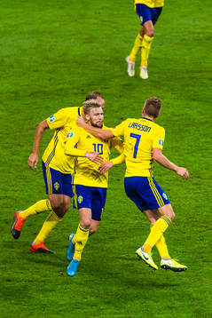 Emil Forsberg of Sweden celebrates the 1-1 goal