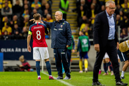 Stefan Johansen and Lars Lagerbäck, head coach of Norway