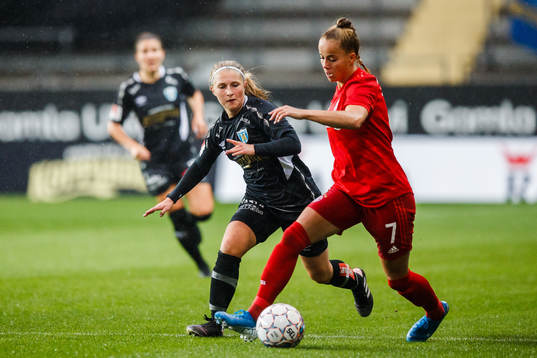 Hanna Andersson of Göteborg and Giulia Gwinn  of Bayern